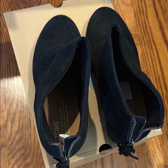 TOMS Women's Elegant Black Ankle Booties - Picture 1 of 4